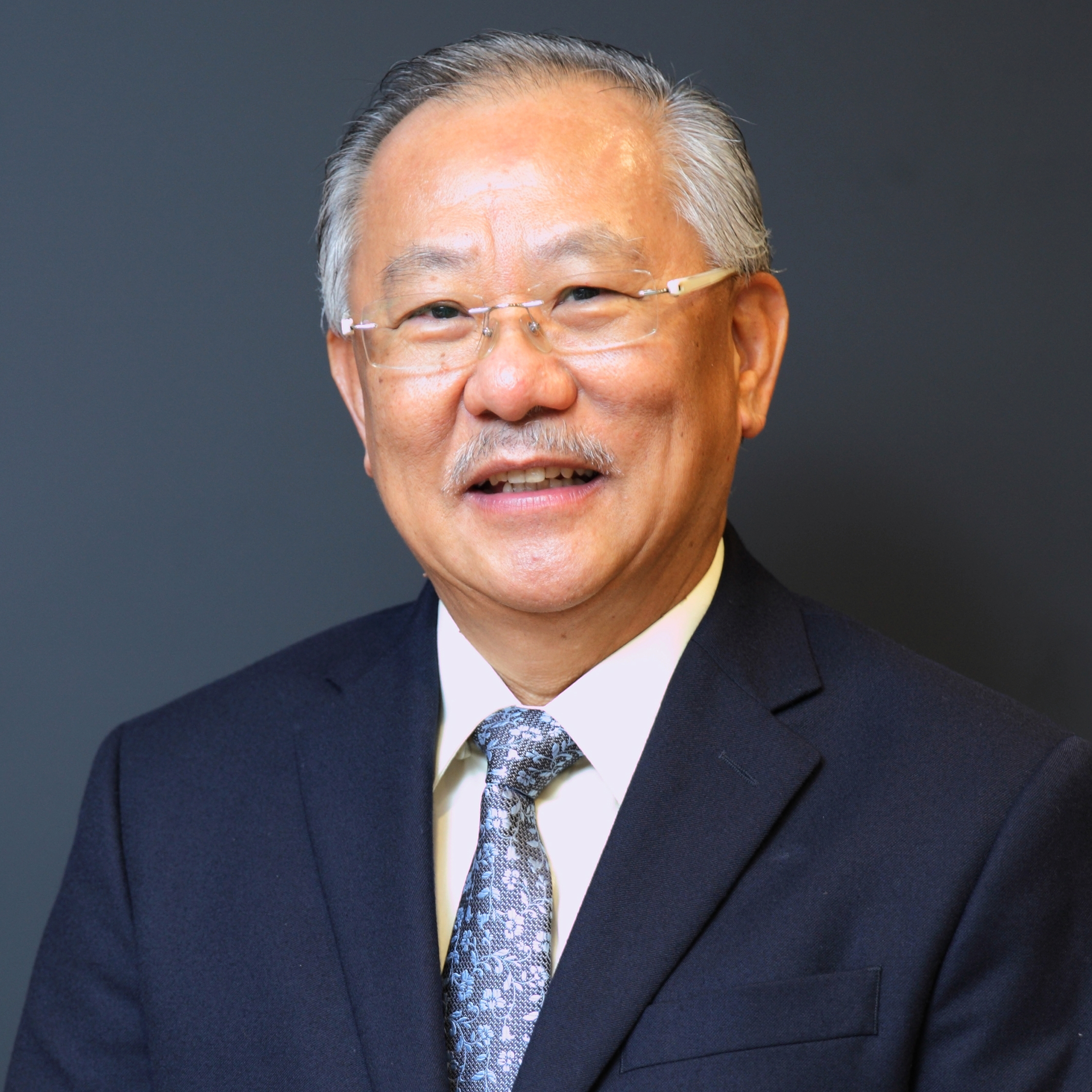 TAN Tiong Cheng Tan Tiong Cheng is the President of Knight Frank Asia Pacific and Advisor to Knight Frank Singapore from April 2017. Prior to that, Tan was Executive Chairman of Knight Frank Pte Ltd, and has spent more than 35 years with the firm. Before joining Knight Frank, Tan was with the government's Property Tax Department, Inland Revenue Authority of Singapore and on secondment to the Urban Redevelopment Authority. A Colombo Plan Scholar, Tan graduated from the University of Auckland in 1972 with a Diploma in Urban Valuation. Tan is a Fellow Member of the Association of Property and Facility Managers as well as the Singapore Institute of Surveyors and Valuers. Tan is also an Independent Director of Heeton Holdings Ltd, The Straits Trading Co. Ltd and UOL Group Ltd.