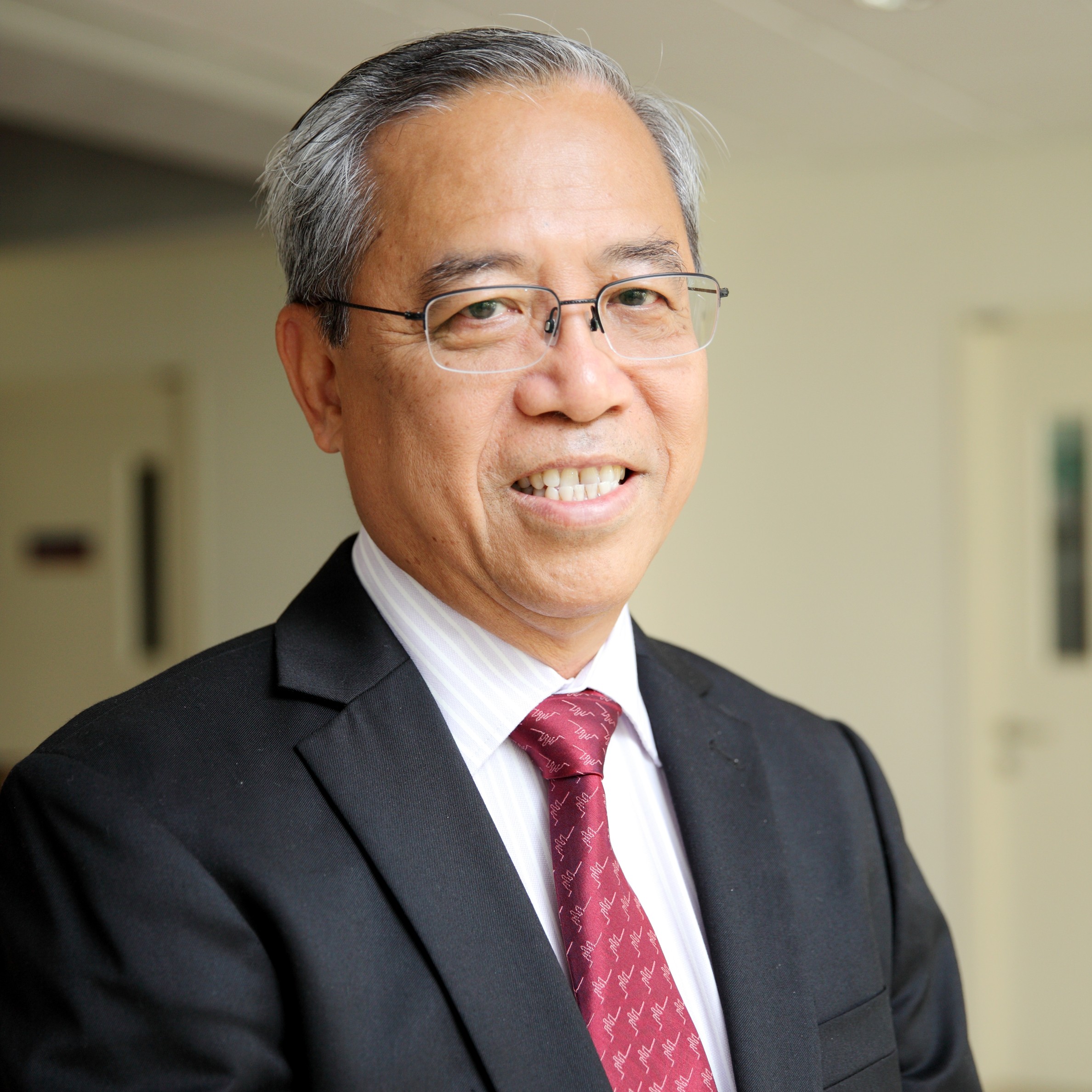 YU Shi Ming Yu Shi Ming is Associate Professor with the National University of Singapore Department of Real Estate where he has taught for more than 35 years. Aside from his academic responsibilities, he has published in the areas of real estate appraisal, housing, urban and facilities management. Yu has presented papers at many international conferences. He has also served as a member of several government organisations in Singapore, including the Housing and Development Board, the Council for Estate Agencies, the Valuation Review Board and the West Coast Town Council.