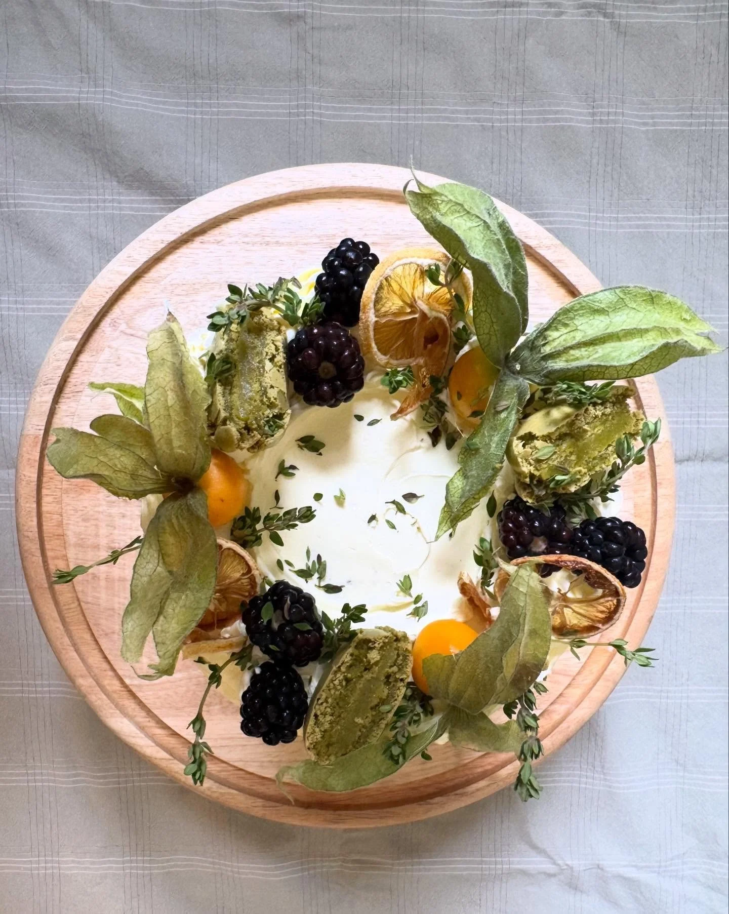 S E A S O N A L  C A K E S 🍊

As well as my &ldquo;classic&rdquo; flavours, I also offer two additional seasonal flavours that rotate throughout the year 😋

Current flavours available until the end of December are&hellip;

🍊 Pistachio, orange and 