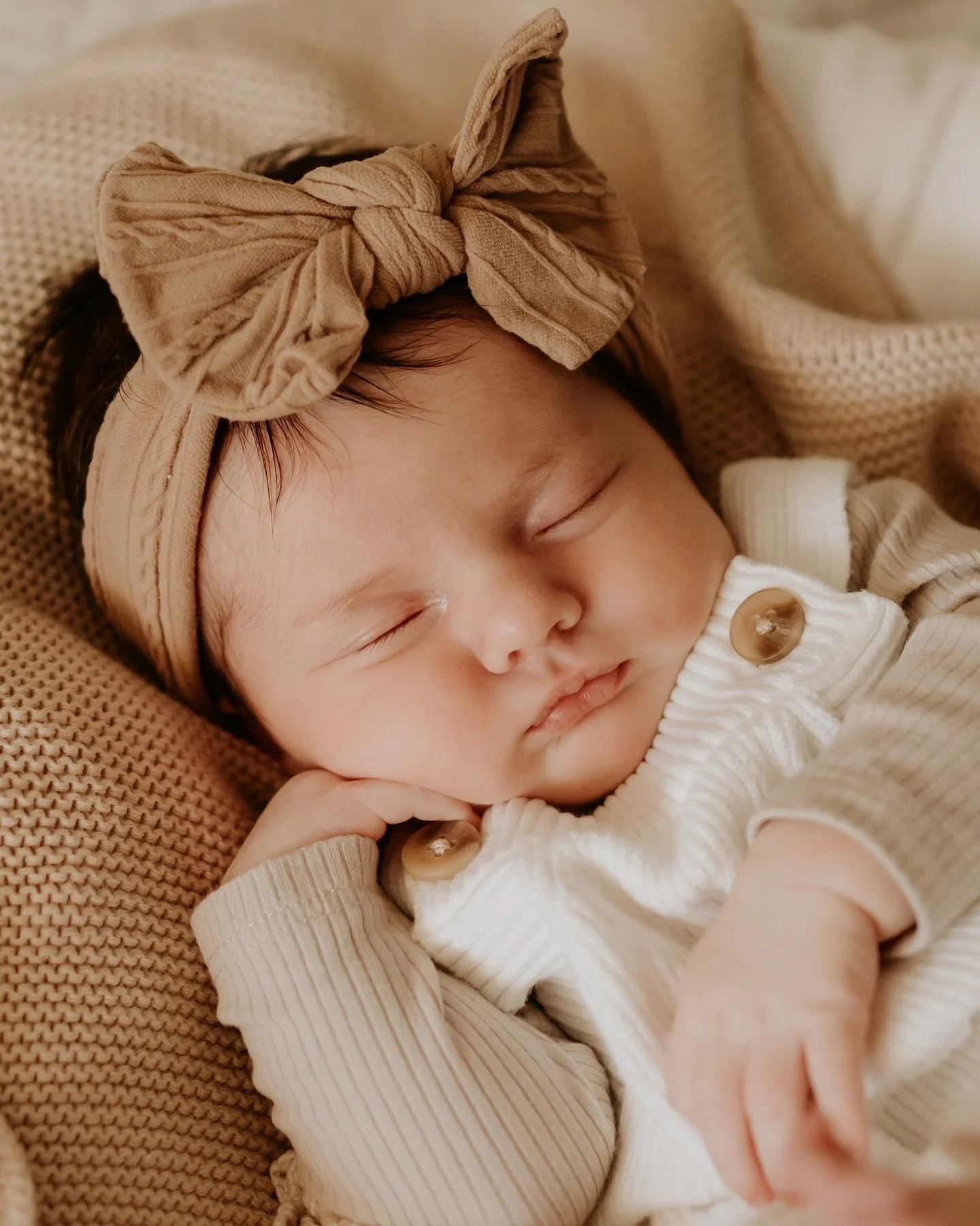 Newborn sessions that are easy, seamless and make you feel warm and fuzzy, that&rsquo;s what I&rsquo;m here for! 

Courtney shared this beautiful message with me after viewing her gallery. 

&ldquo;Oh my goodness Jade! I can&rsquo;t even begin to tha