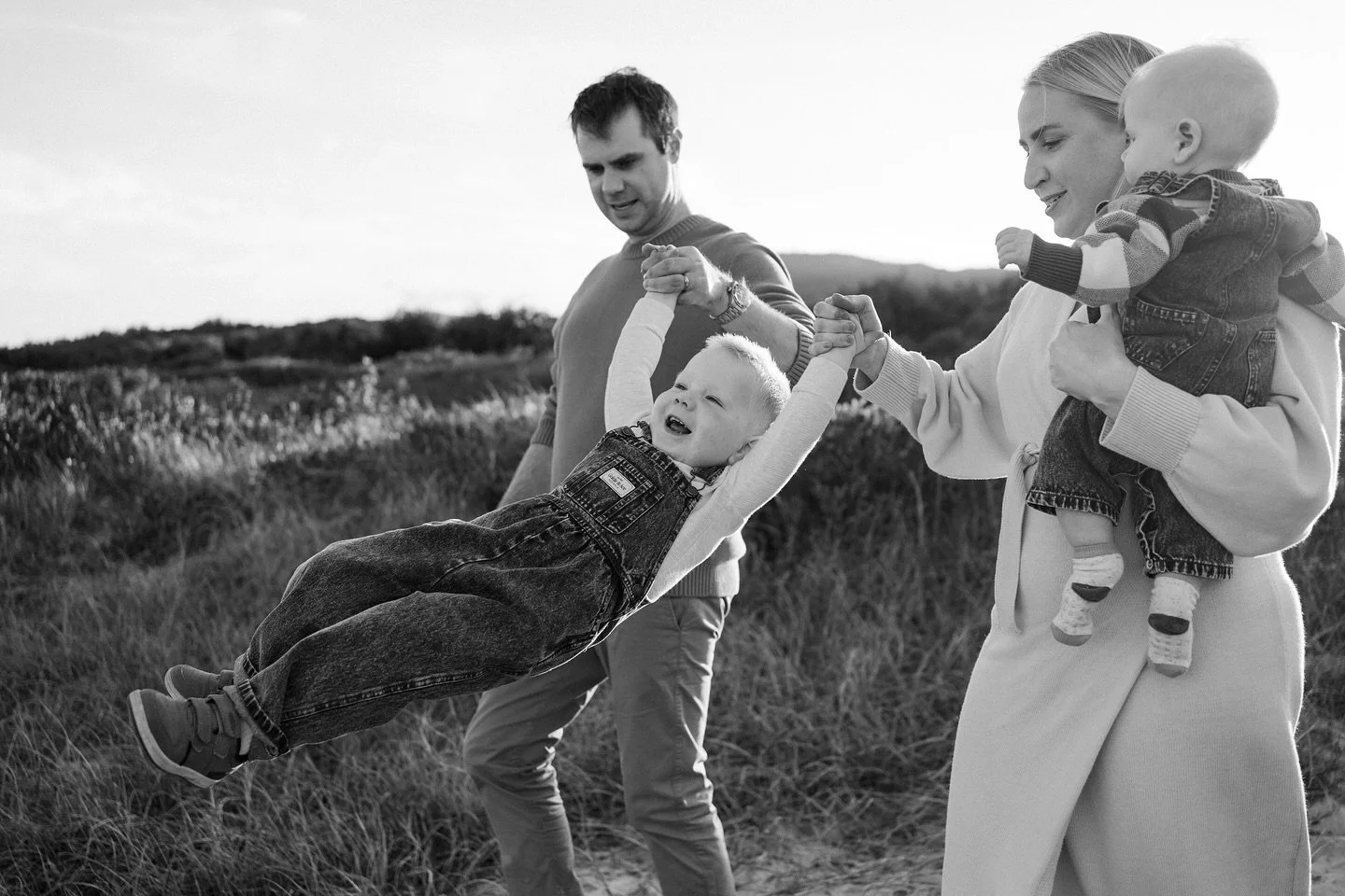A picture of childhood! 

One that makes you smile. 

One where you can feel the giggle.

One that you want to remember forever. 

Want your own? Grab one of my last 3 sessions for 2025.

#wollongongmums #wollongongphotographer #illawarraphotographer