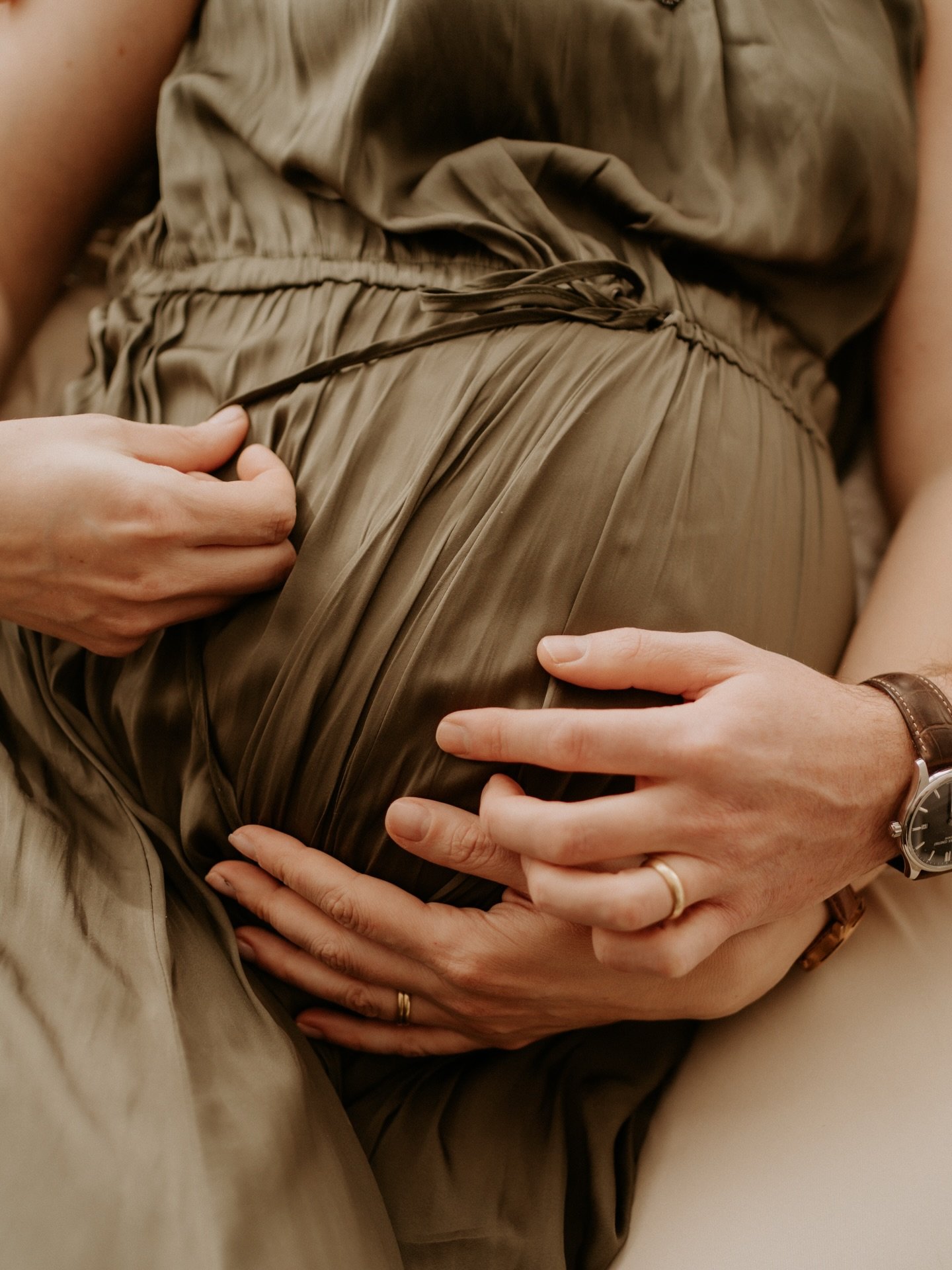 Are you due in January or February?
And still haven&rsquo;t sorted your maternity photos?

Honestly, I get it! Pregnancy is a whirlwind. But I&rsquo;ve got two in-home maternity spots open for December, and if you&rsquo;ve had even the tiniest though