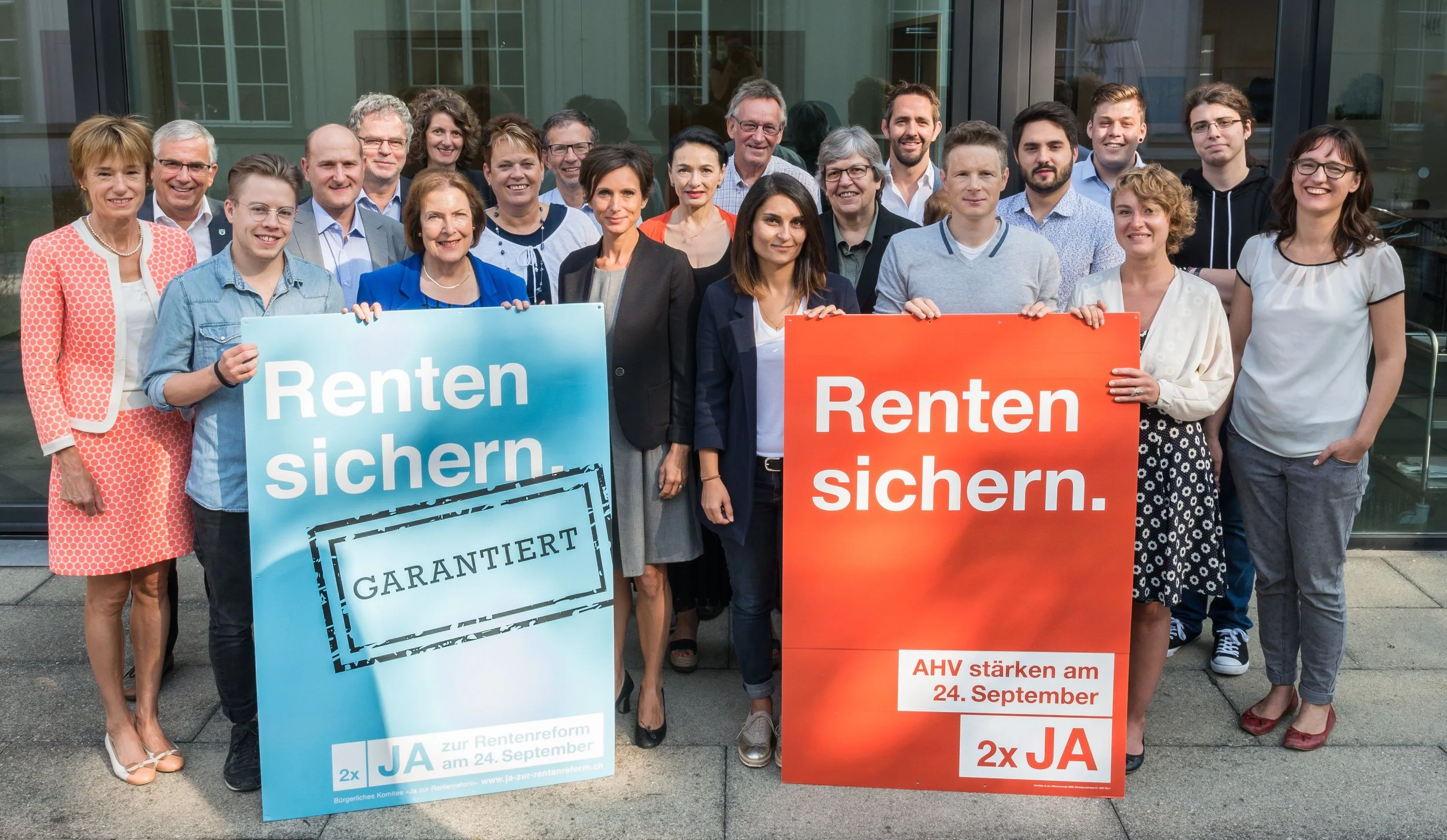 Von links : Ruth Humbel (CVP), Roland Frauchiger (EVP), Florian Vock (AGB), Roland Basler (BDP), Andre Rotzetter (CSP), Lelia Hunziker (VPOD), Christine Egerszegi (FDP), Barbara Trotzke (CVP), Beat Hiller (GLP), Pascale Bruderer (SP), Marianne Binder (CVP), Ueli Röthenmund (SEV), Daniela Neves (UNIA), Elisabeth Abbassi (ALV), Ralf Bucher (BVA), Jonas Fricker (Grüne), Cédric Wermuth (SP), Michael Kaufmann (JCVP), Irène Kälin (ArbeitAargau), Claudio Miotti (JG), Viviane Hösli (ArbeitAargau)