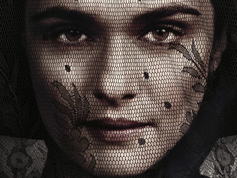 Rachel Weisz. Did she or didn't she?