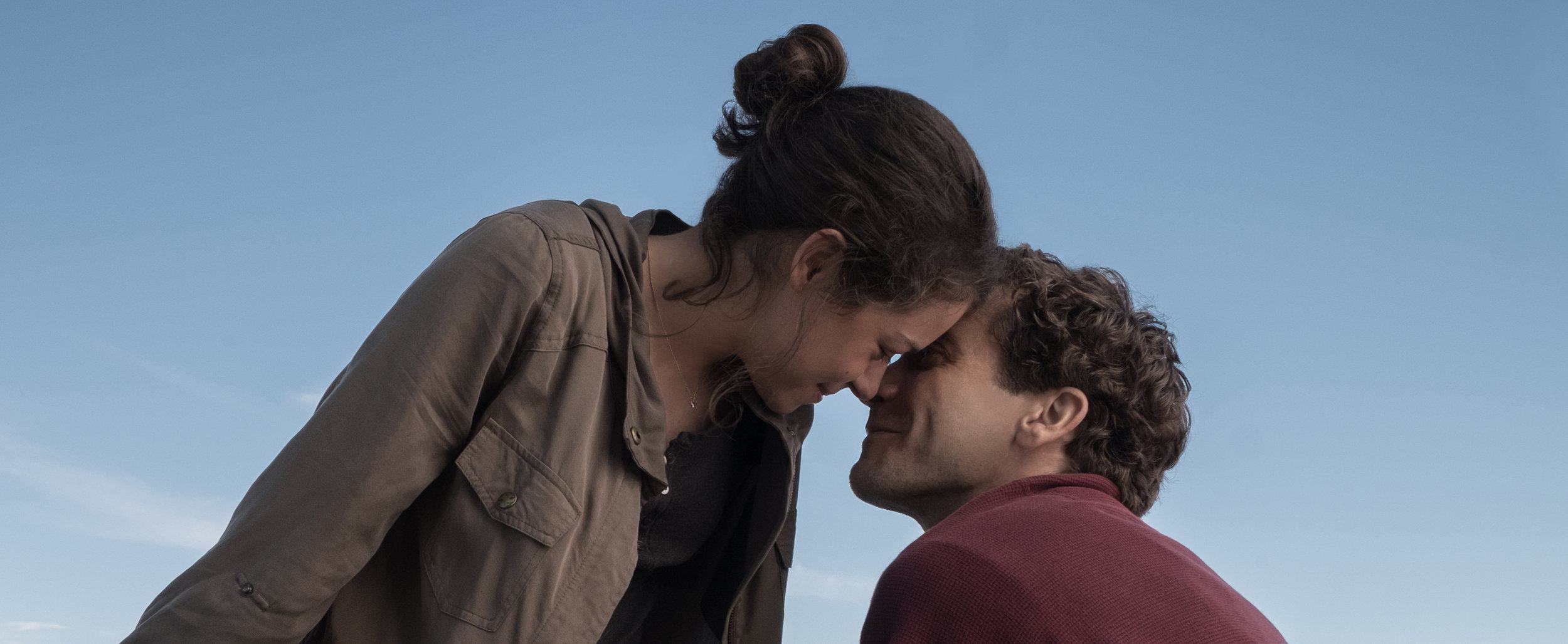 Tatiana Maslany and Jake Gyllenhaal in an ambivalent hero's story
