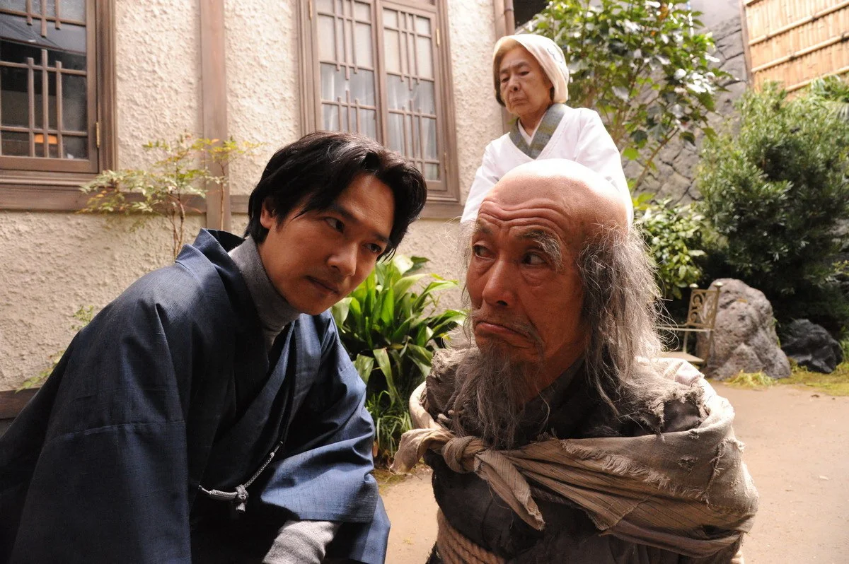 Isshiki (Masato Sakai) interrogates a mischief-making ghost in Destiny: The Tale of Kamakura