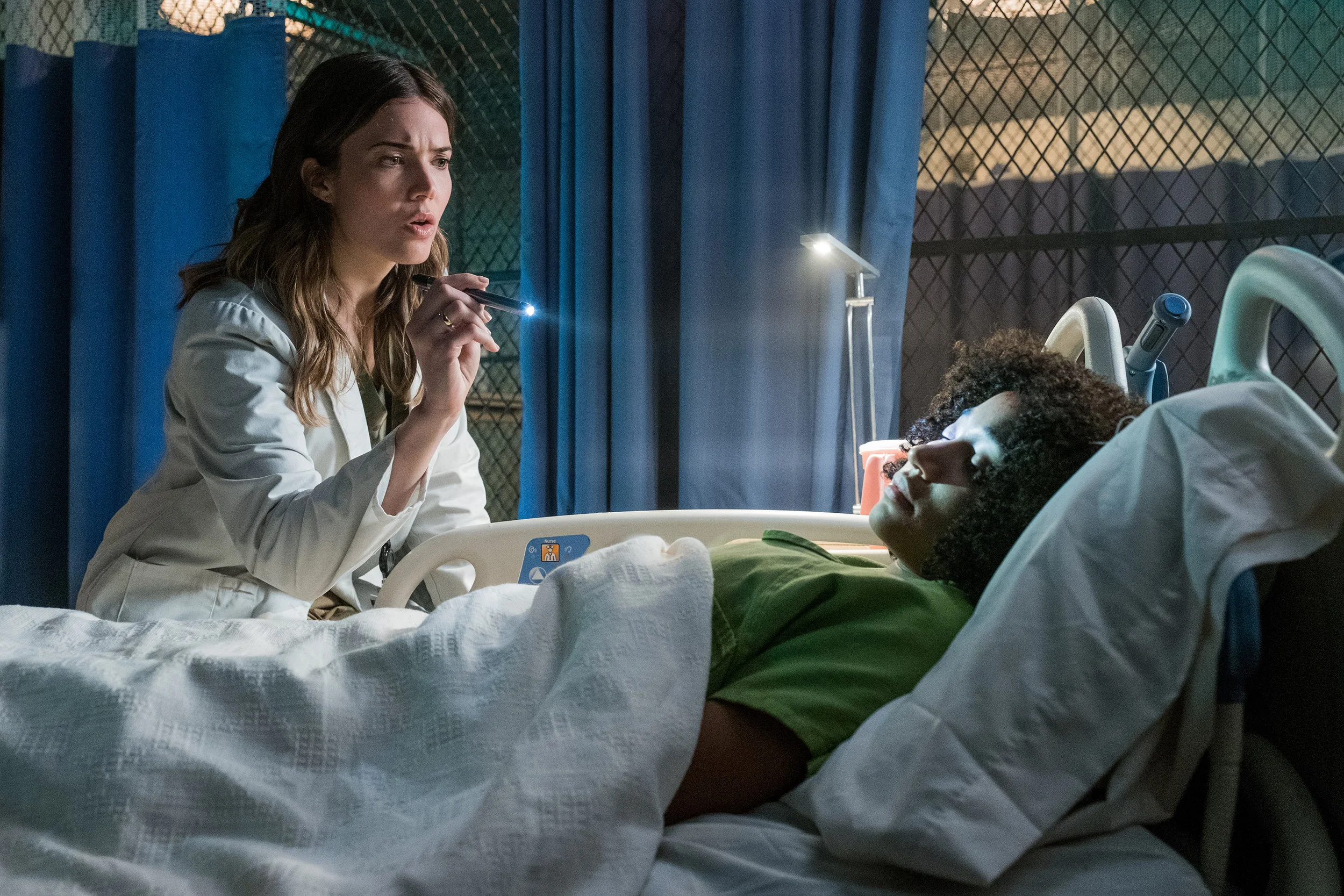 Mandy Moore is set to bust Amandla Stenberg out of a prison for superkids in The Darkest Minds