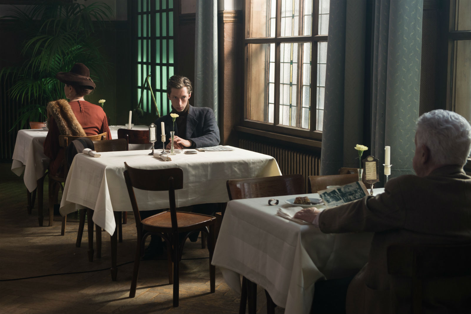 A scene from The Invisibles.