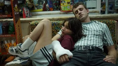 Aftersun: Sparkling Debut Ponders Father-Daughter Love and the Essence of Memory