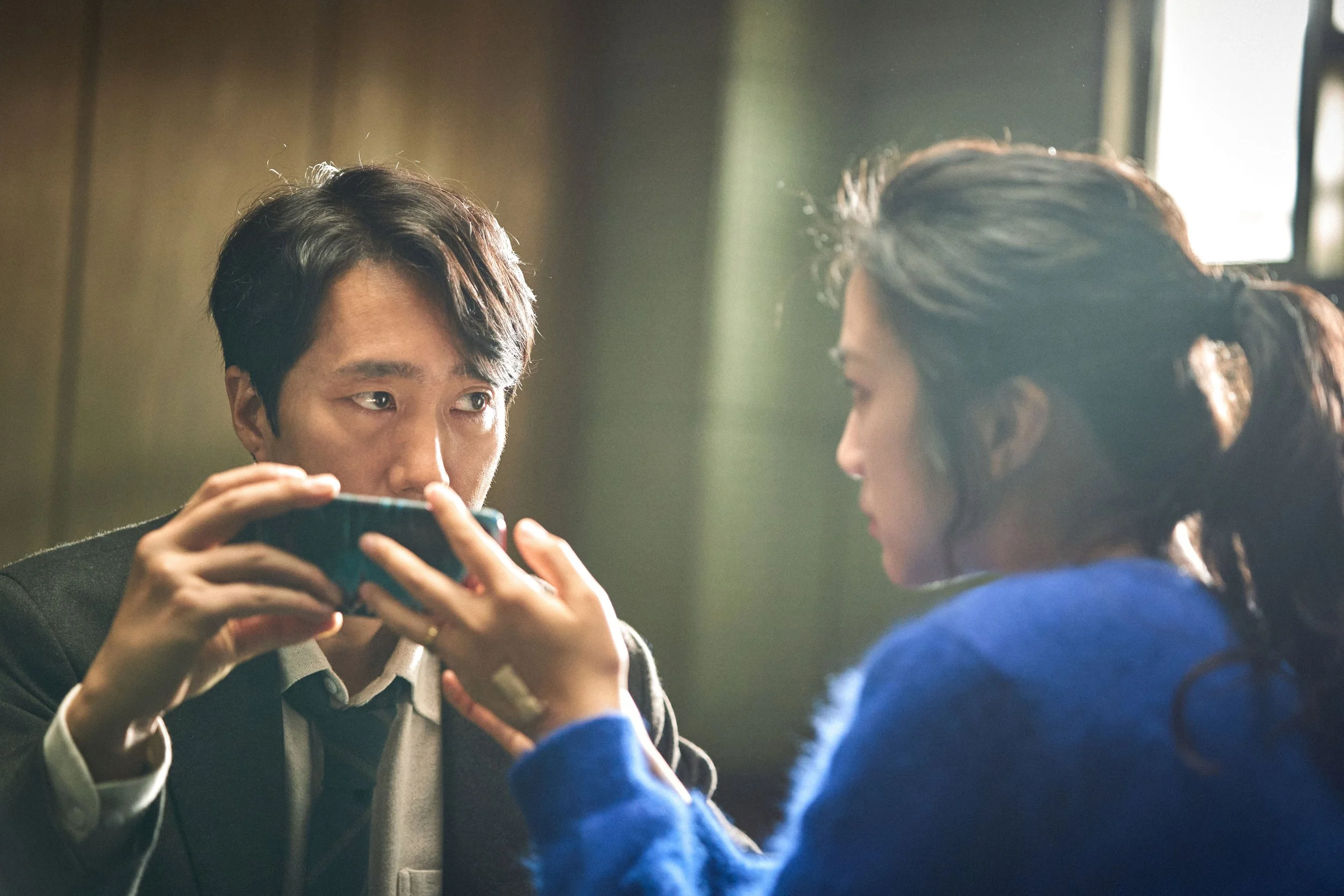 Decision to Leave: Park Chan-wook's Tale of Murder and Obsession Evokes a Coolly Noir Mood