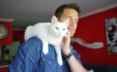 Cat Daddies: Doc Celebrating Males and Their Fur Babies Sweet but Shallow