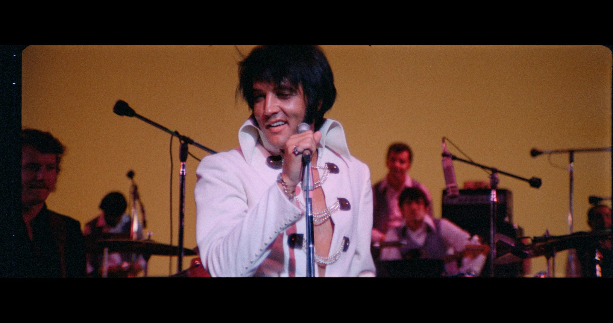 EPiC: Elvis Presley in Concert - Elvis Has Left the Gift Shop, Enjoy the Show