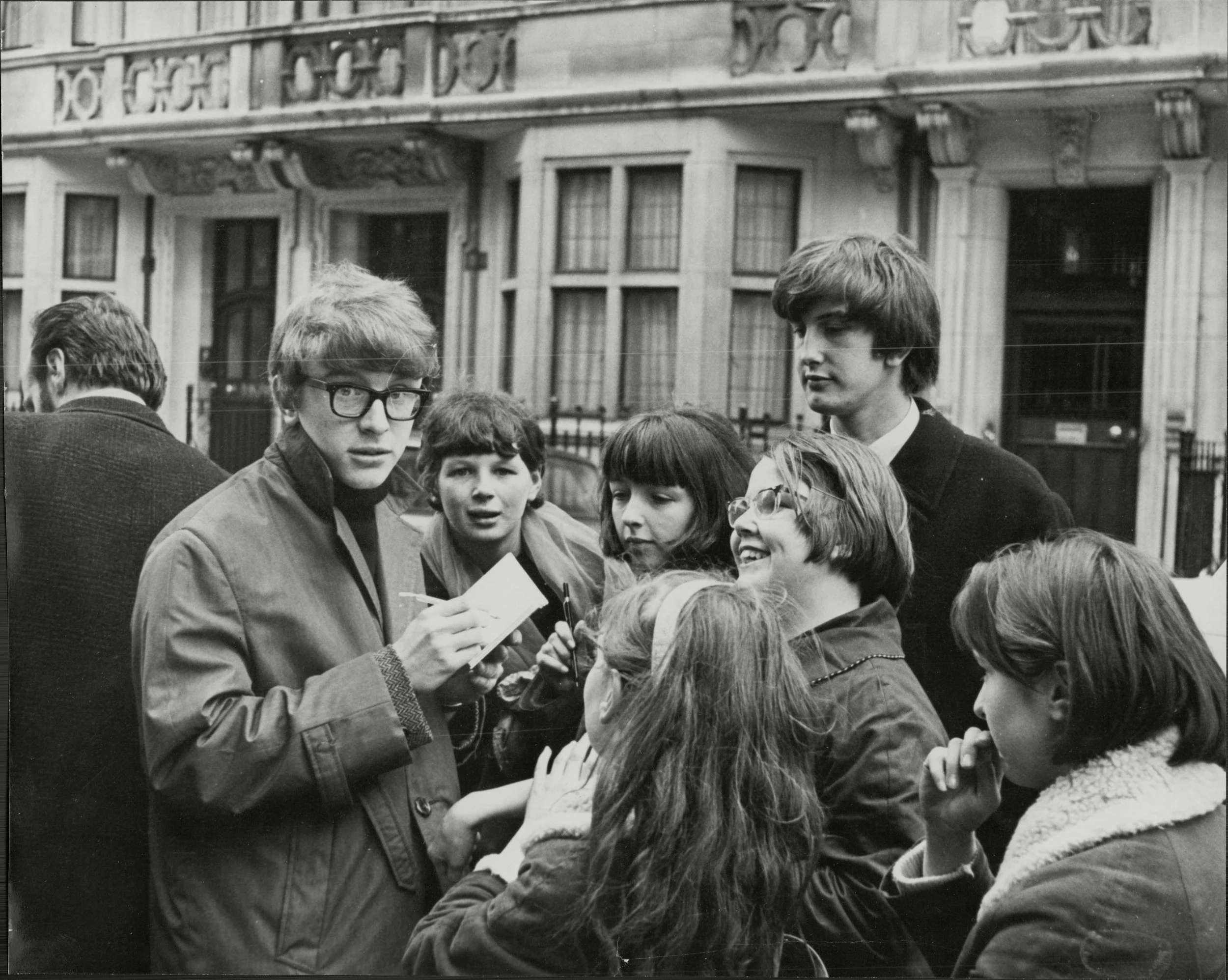 Peter Asher Everywhere Man: Doc on Pop Culture Maven is Part Memoir, Part Tribute, All Charming