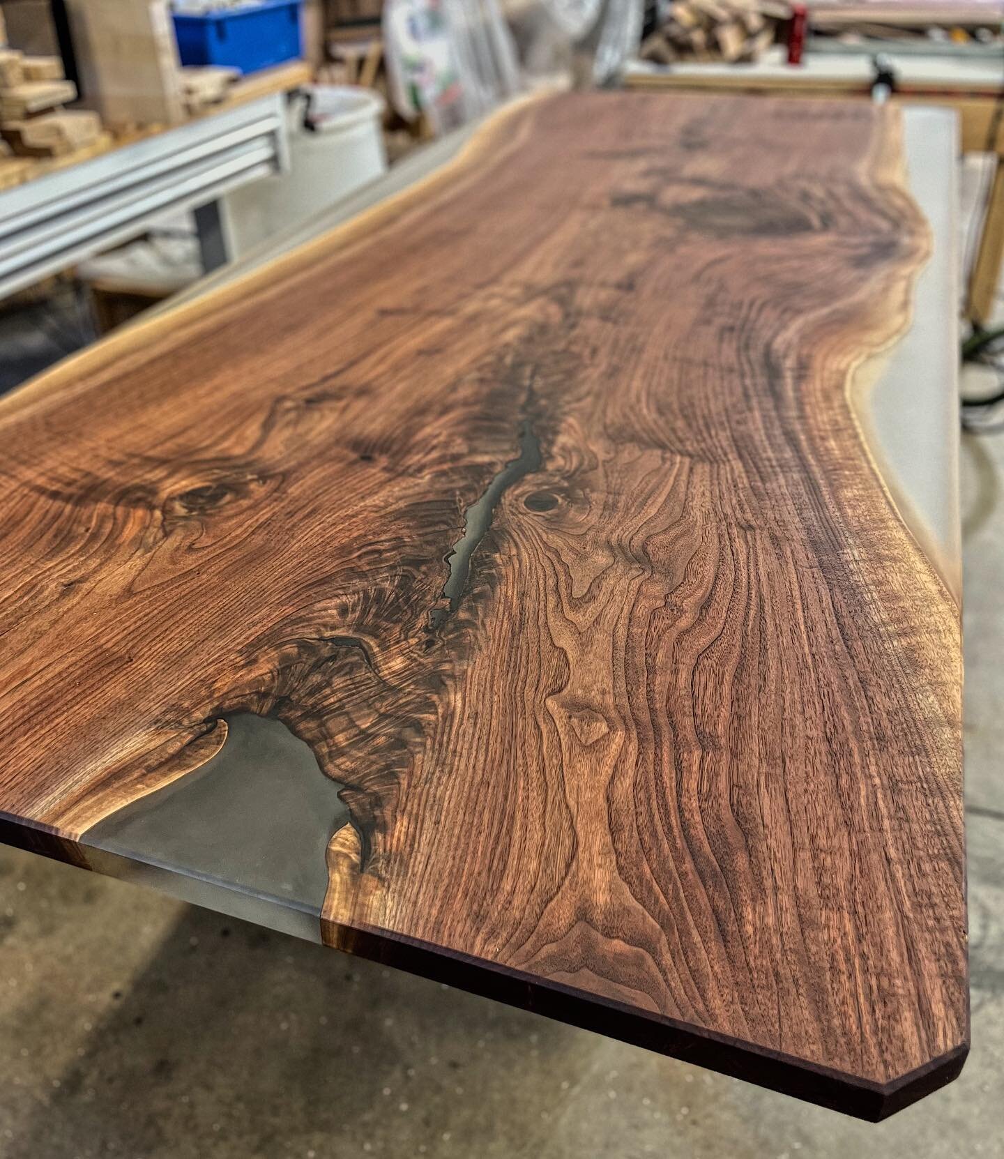 Damn she thicc!  I miss having her hanging around my shop! 😂  Client wanted live edge walnut but has a super modern and clean aesthetic&hellip; so I gave them super clean lines and squared the sides with some clear frosted epoxy&hellip;. What y&rsqu