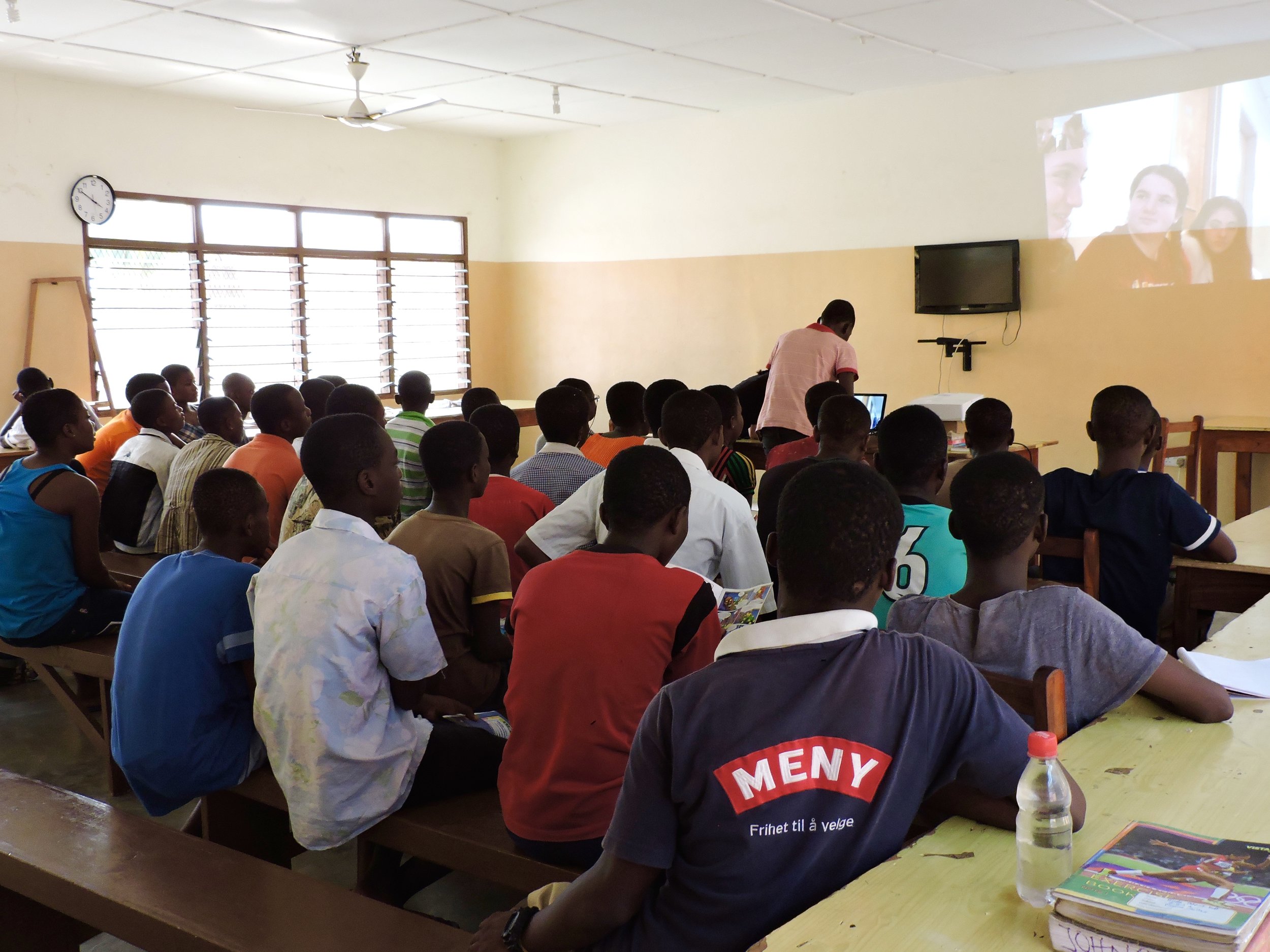 Everyone watching the projector as one of the students asked MMU R.O.C. a question