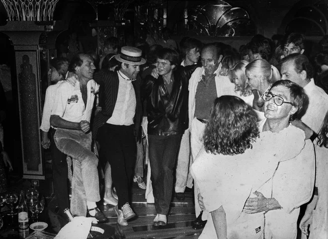 Elton John at the St. Tropez nightclub Les Caves du Roy. (Photo: Jaubert / Courtesy of Hotel Byblos)