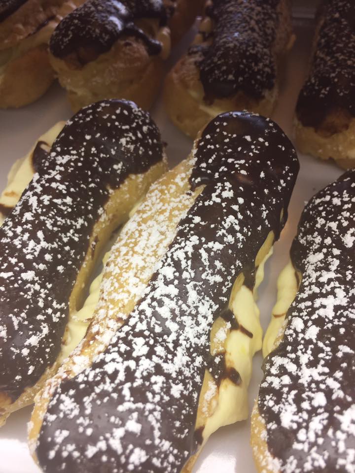 Eclair with diplomat cream.jpg