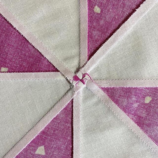 #IGQuiltFest2020Day7 - Lesson Learned: Pressing direction makes a difference! Sometimes you&rsquo;ll see tiny little arrows on diagrams in quilt patterns. Most often those indicate the direction that you should press your seams. They will help your q