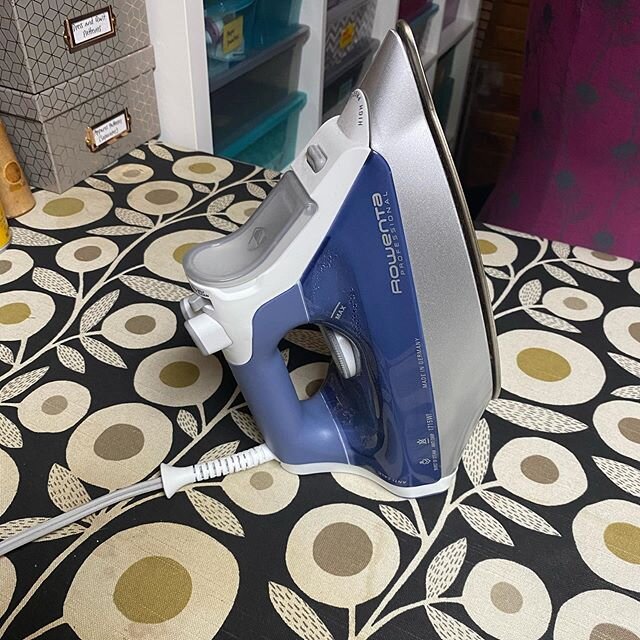 #IGQuiltFest2020Day12: Pressing matters! Since I already posted about pressing direction a few days ago, this time I&rsquo;ll talk about my pressing board. Guys, if you&rsquo;re still using a regular old ironing board for quilting, I strongly recomme