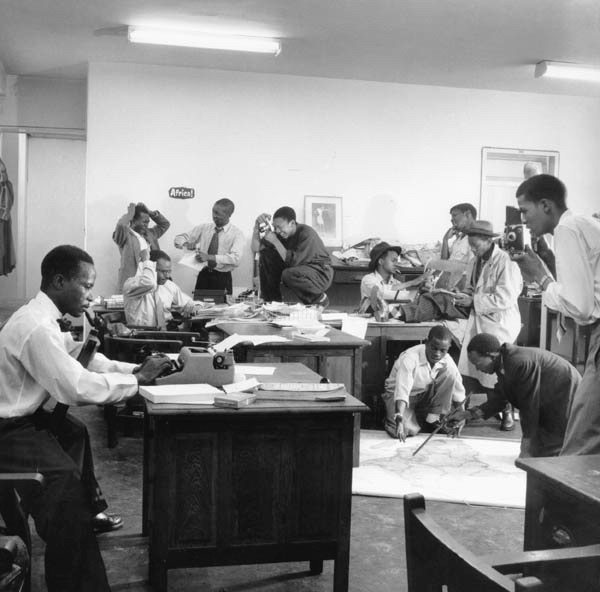 From left to right: Henry Nxumalo, Casey Motsisi, 'Zeke Mphahlele, CanThemba, Ntsipe, Arthur Maimane, Mtetwa, Xashimoa, Chocho, Dyantyi, Bob Gosani Photo: Jurgen Schadeberg . 