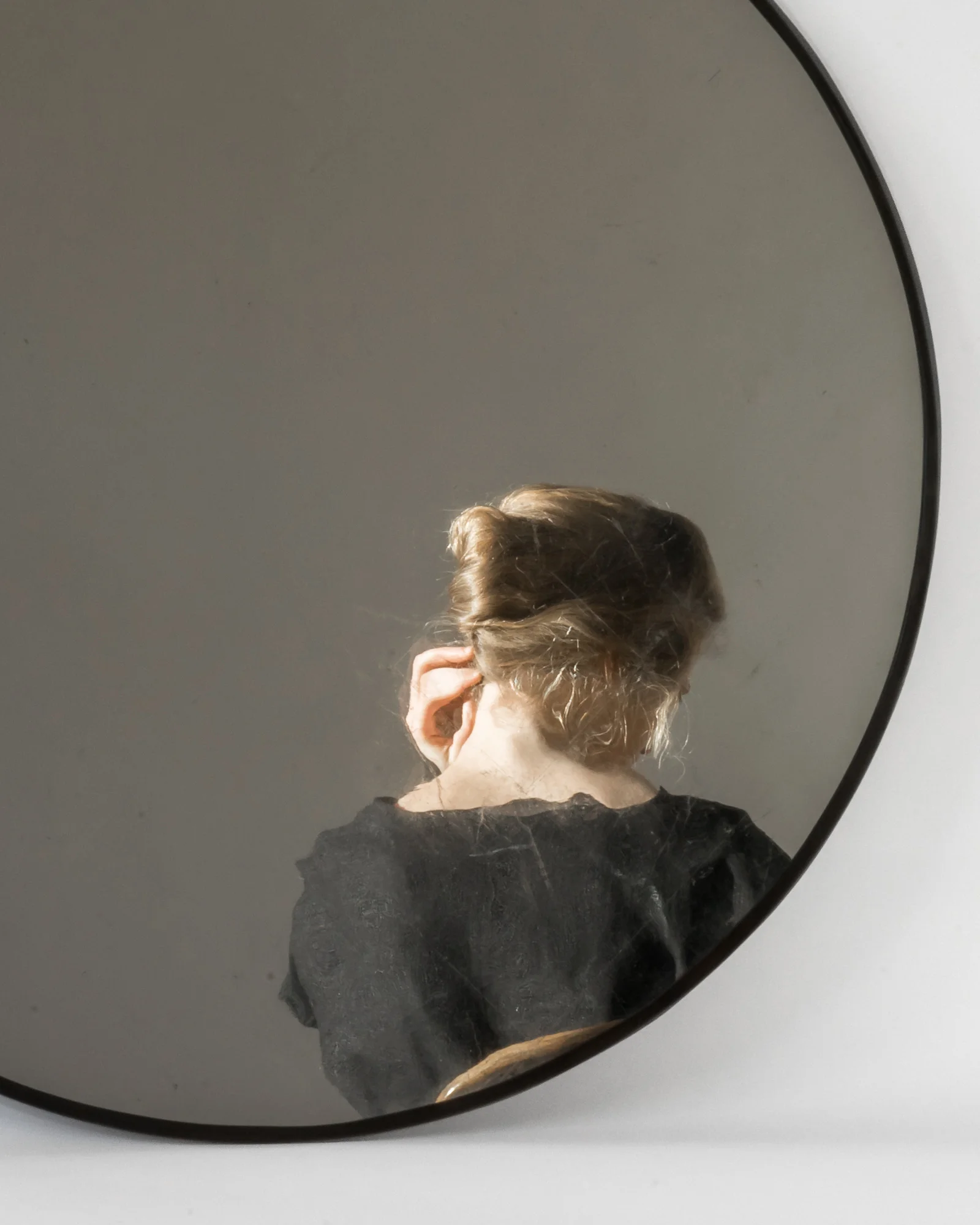 perlucio-mirror-silver-gilded-shy-008-.jpg