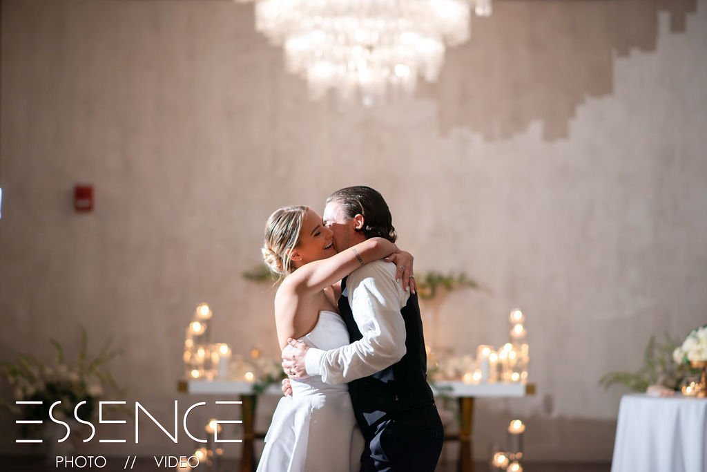 A tale of two lovers ❤️✨

📸 @essenceweddings
.
.
.
#chicagowedding #RosemontIL #weddingdecor #weddingdesign #weddinginspo #springwedding #eventdecor #eventdesign #realwedding #weddinginspiration #chicagowedding #mychicagopix #weddingplanning #huffpo