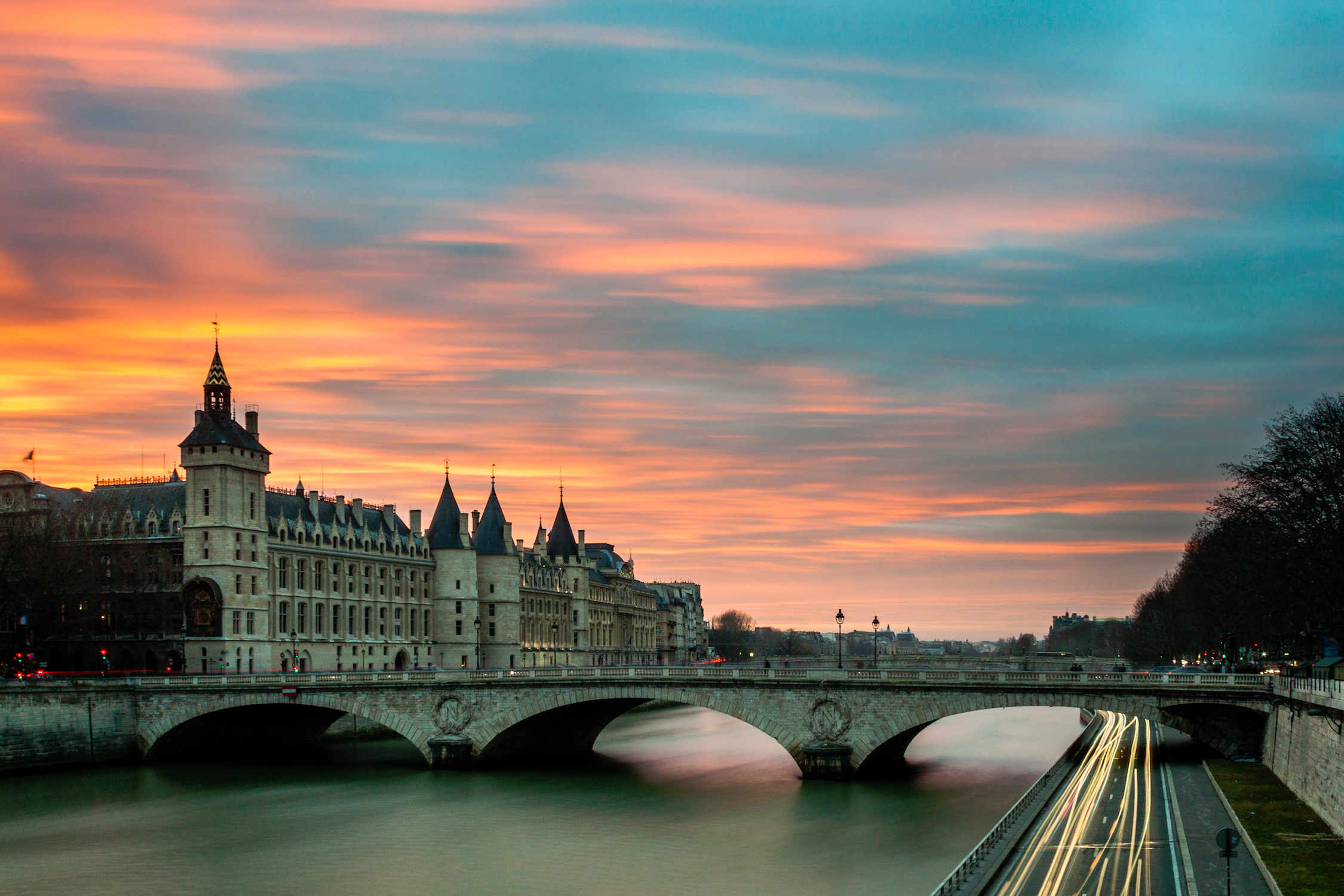 eerie morning Paris.jpg