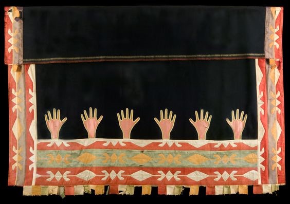 Laura spots an Osage friendship blanket.