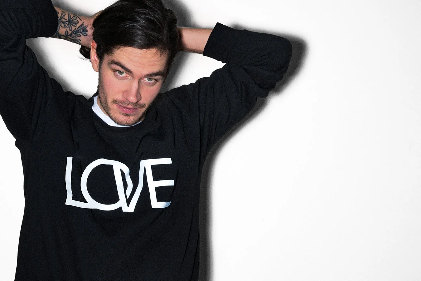 UNISEX_B_SWEATER_COLLECT_001.jpg
