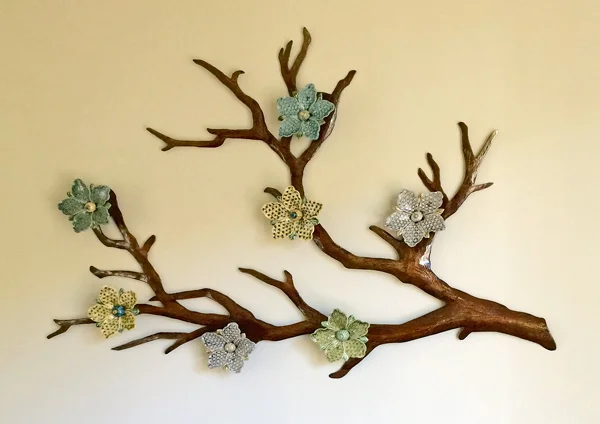 Multi colored flowers sans leaves 6'x4'