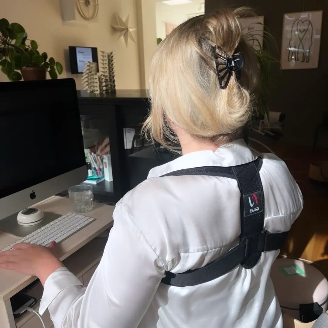 Posture corrector: good or bad? I get asked this regularly. You can now try one at Glow Chiropractic and see what you think. 🧐 It's not right for everyone, so do check in with me if you are considering one.
.
.
.

#chiropractic&nbsp;#amsterdamchirop