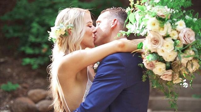 ✨This kiss says it ALL!!!✨
.
.
.

Coordinating and Styling//@alluring.events
.
Photography// @vanessalynnephotography .
Video// @seankenneyfilms .
Venue//@waterfalllodge_santacruz .
Makeup by the talented //@makeup_bysusie .
Hair by the amazing // @l