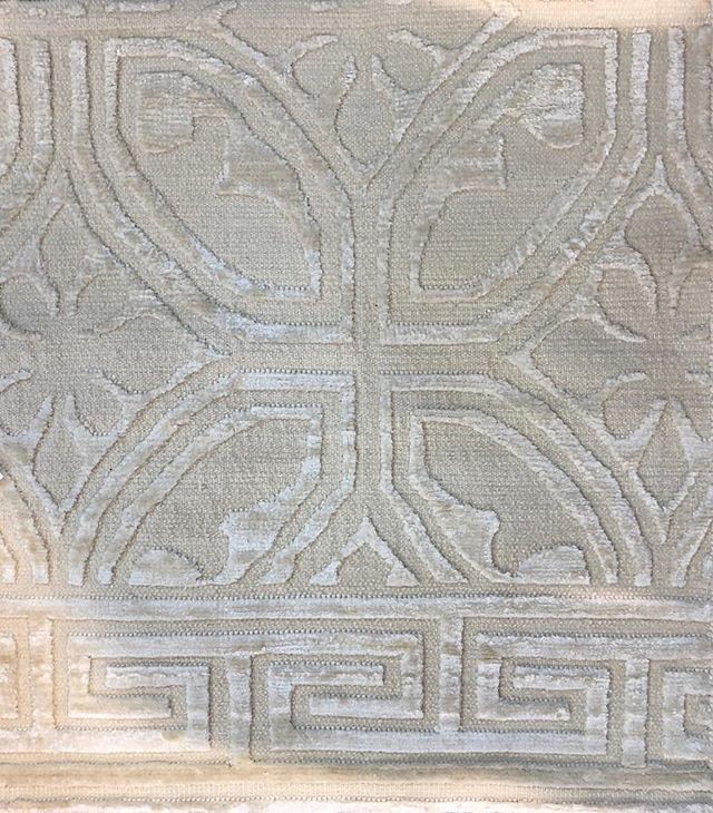 A small frame of our fine Turkish knot in sculpted pattern at its best here in pure natural silk
.
.
.
.
#rug #luxury #luxurylifestyle #luxuryhomes #carpet #decor #homedecor #interiors #interior123 #interiorinspo #flooring #art #fashion #trend #wool 