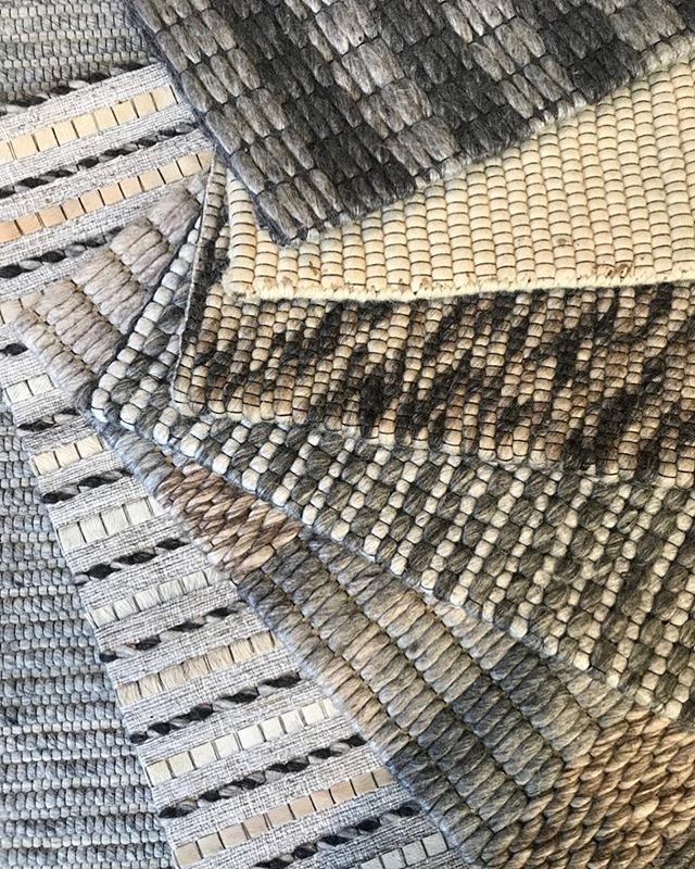 A beautiful ensemble of anthracite ivory argent in play . . . @pebblecollection
.
.
.
#rug #luxury #luxurylifestyle #luxuryhomes #carpet #decor #homedecor #interiors #interior123 #interiorinspo #flooring #art #fashion #trend #wool #arearugs #design #