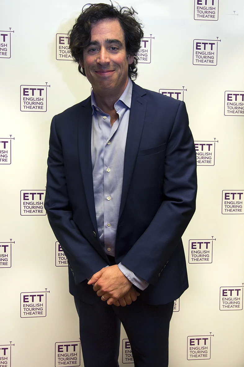  Stephen Mangan