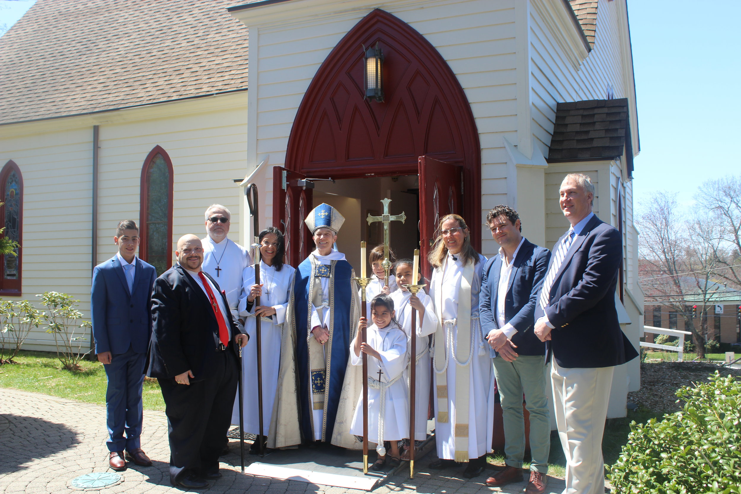 Confirmation Group 1, Outside.jpg