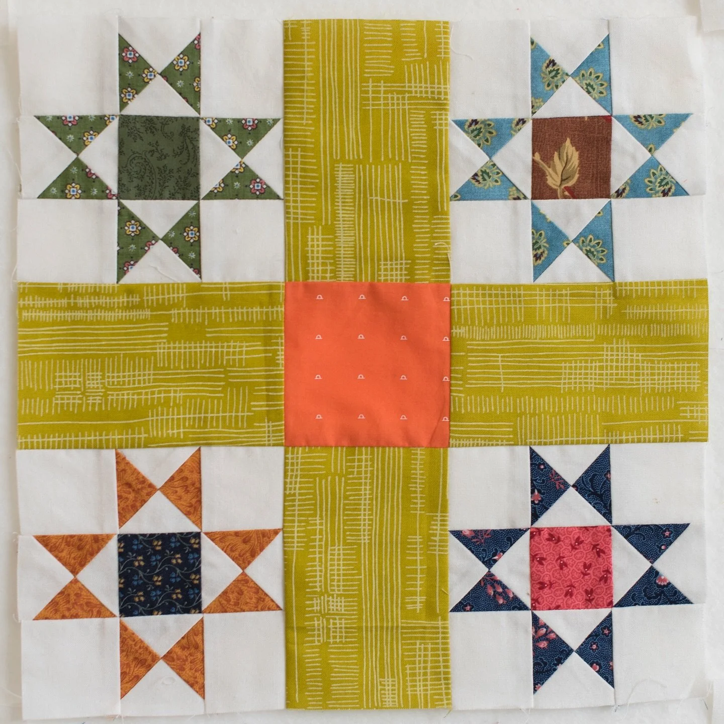 I&rsquo;m finally getting around to putting these stars together. I made the stars a few years ago and have been on the hunt for the perfect setting fabrics. These @carolynfriedlander prints are the perfect match for the 1800s reproduction prints in 