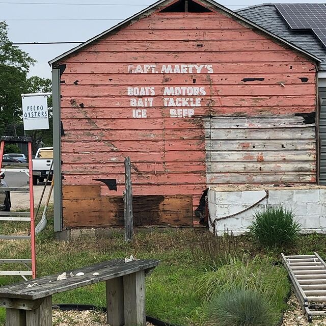 Loved seeing this today! @peekooysters #captainmartys #newsuffolk #oldsigns