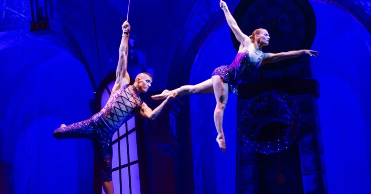  Cirque Dreams Holidaze