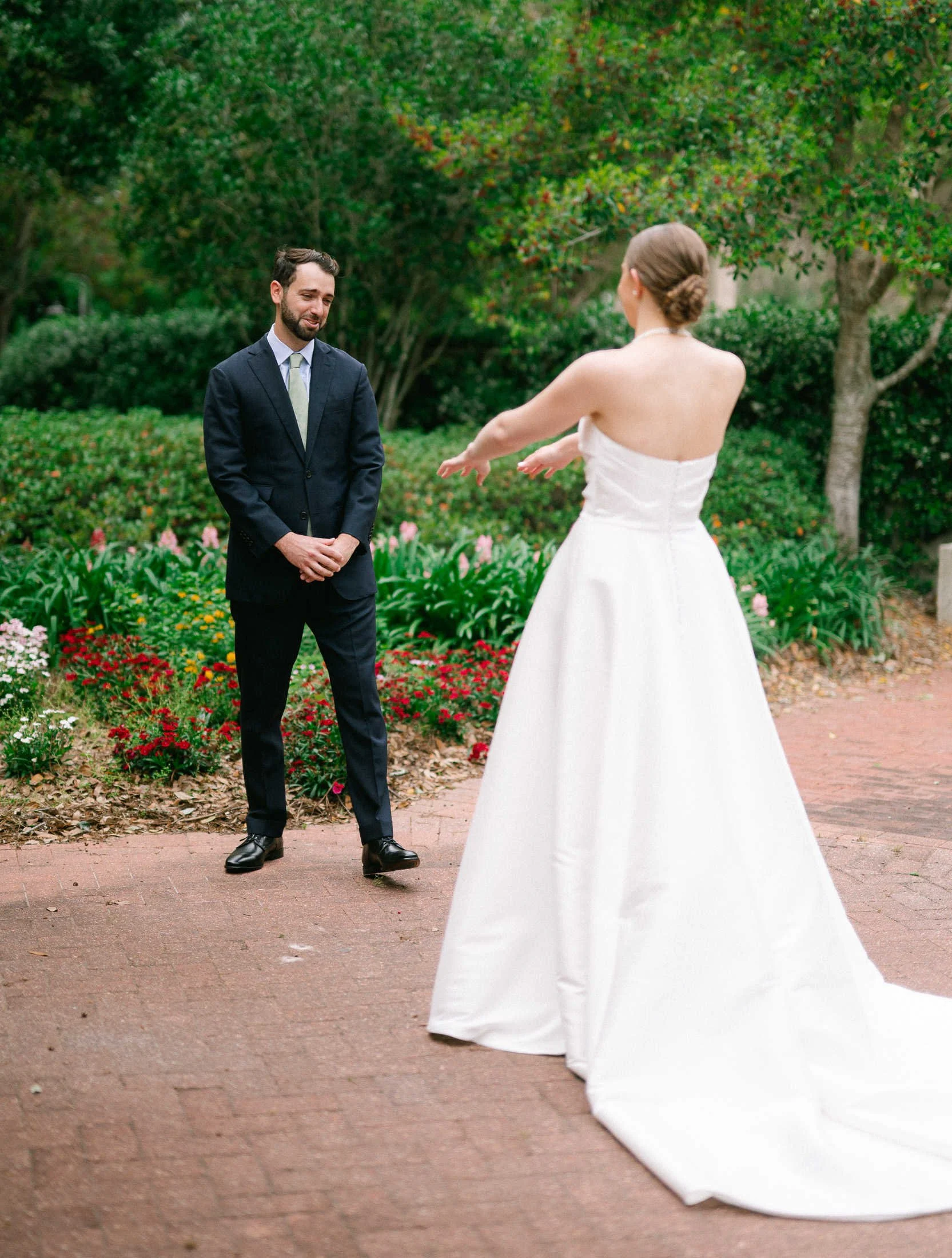 first-look-popp-fountain-city-park-new-orleans-wedding.jpg