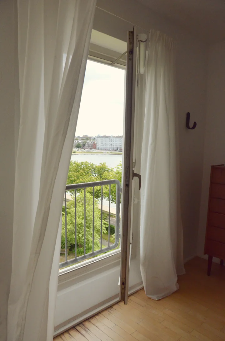apt-bdroom2.jpg