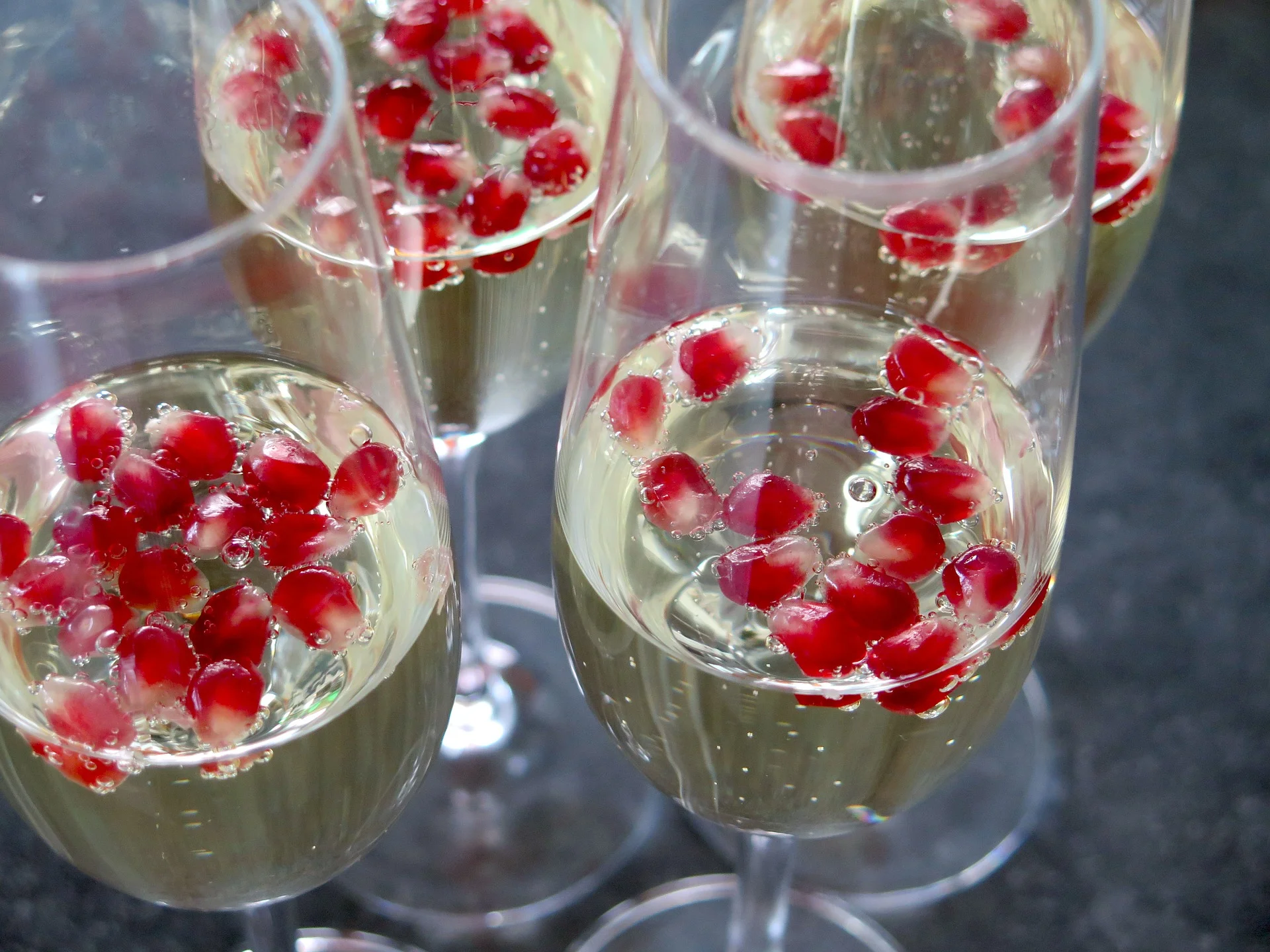 champagne-1033655_1920.jpg