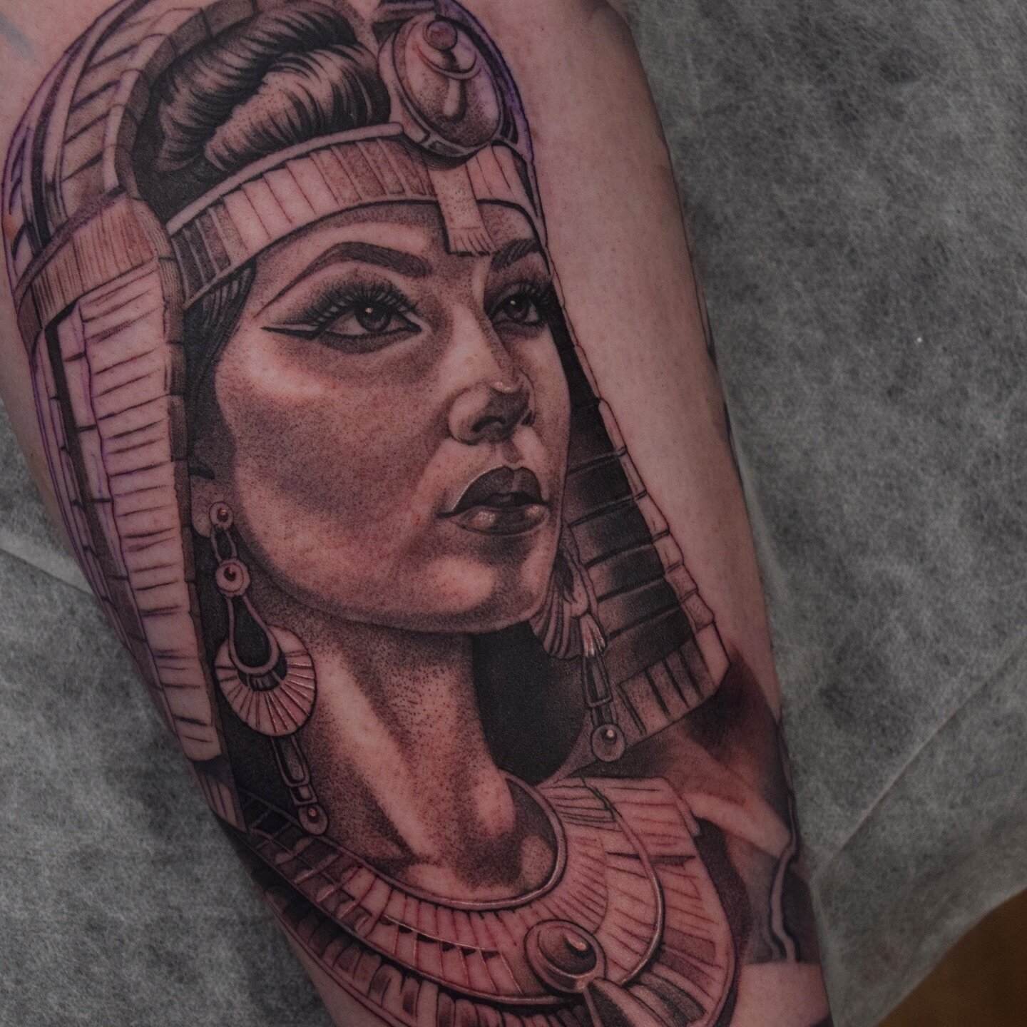 Cleopatra not finished up yet but added to Conor&rsquo;s Egypt themed leg. #blackclaw #bnginksociety #inksav #skinartmag #tattoolifemagazine #nathansmithtattoo #killerink