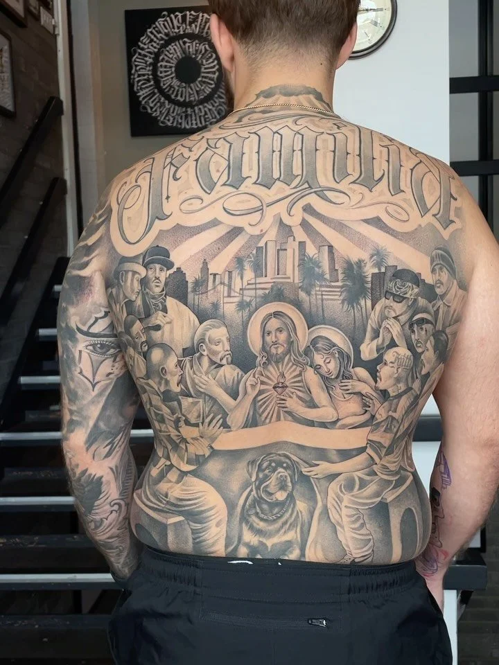 Finished up Karols (@juansancheztattoo last supper artwork) well slightly altered to a back piece, we managed to complete this only doing sessions at guest spots while at @blacklanterntattoo which is pretty impressive! Lettering I free handed at the 