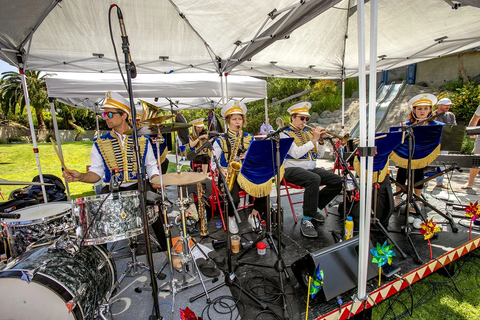 17.	Circus Bella All Star Band - Photo Spencer Grant