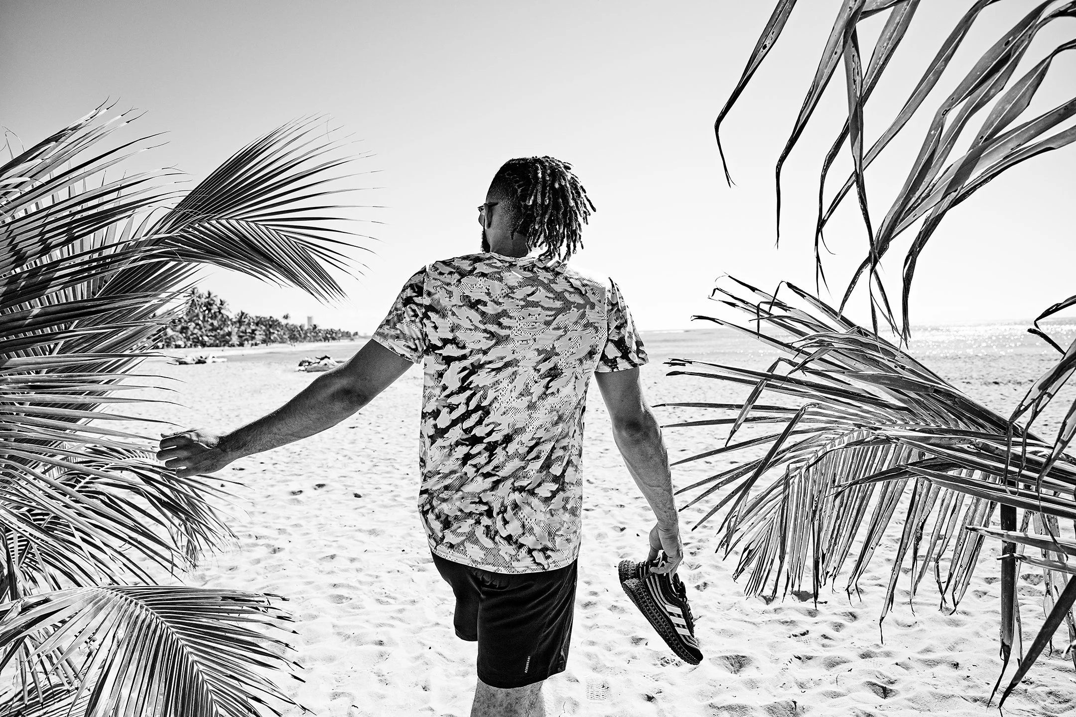 SS22_EthanScott_Shootday2_Tatis_Beach_DR-06_5322_retouchBW.jpg