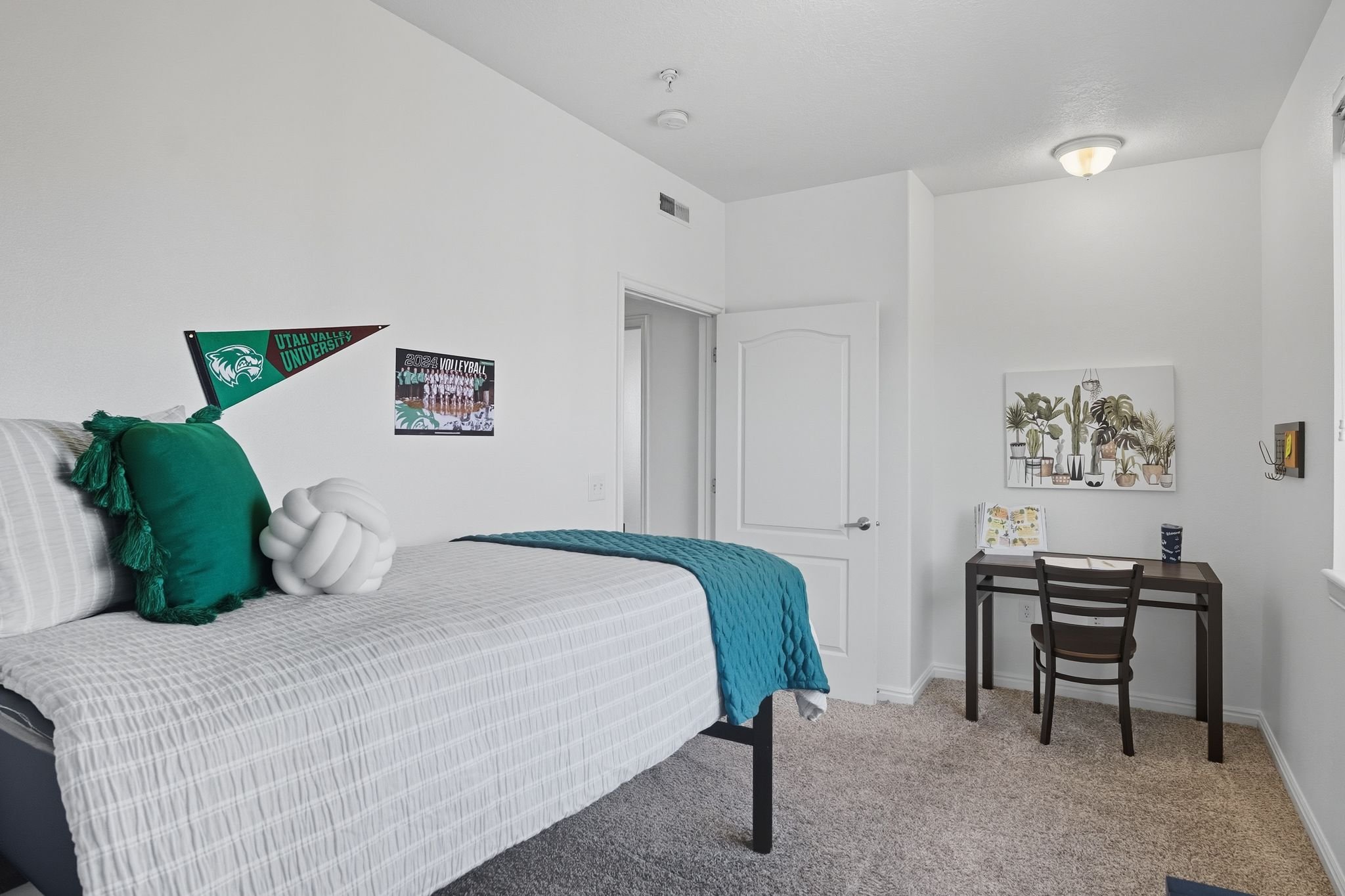 36_1386_S_400_W_Orem_UT_84058_USA-Bedroom-Student_housing_100_of_121.jpg