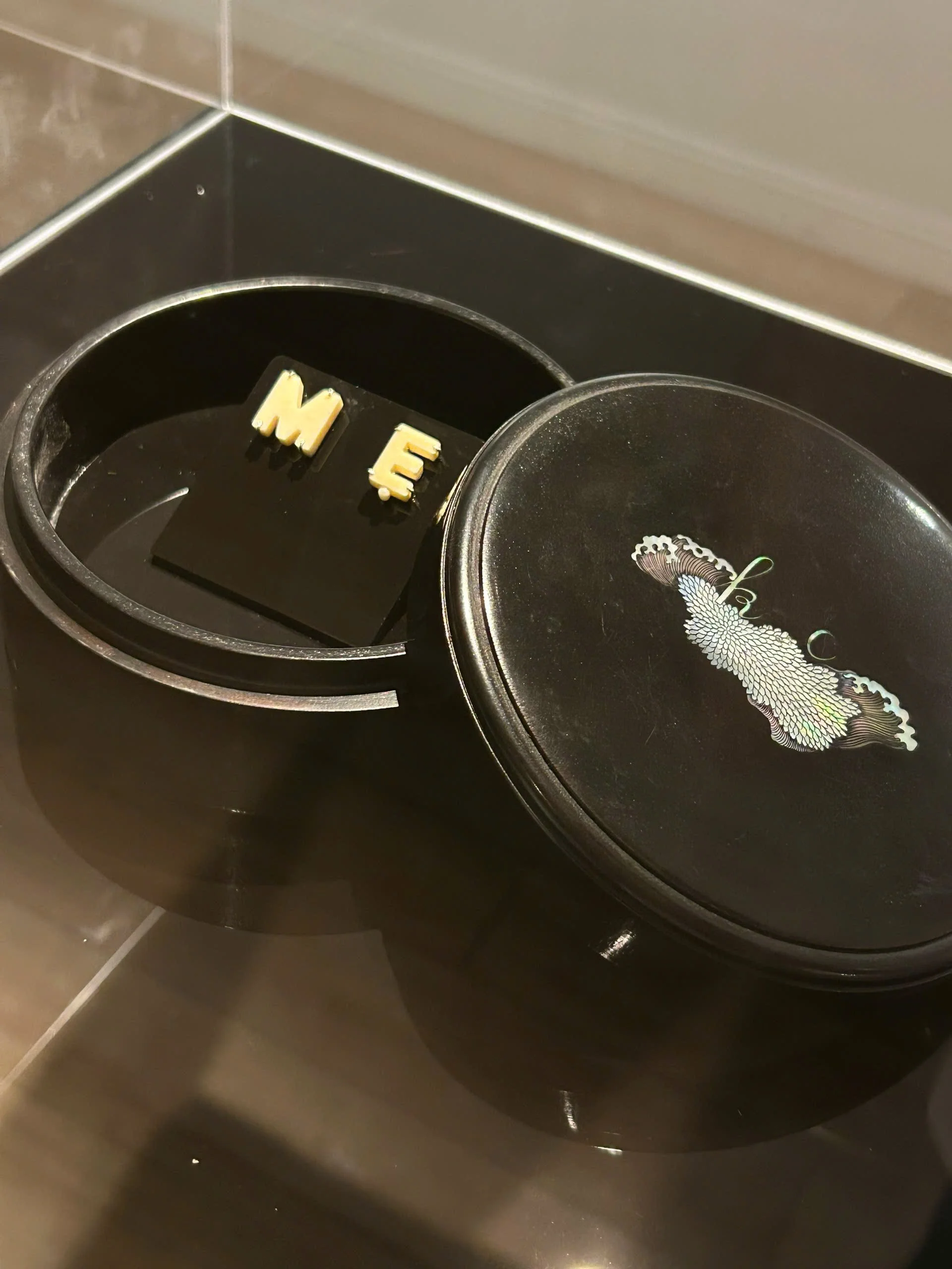 khuyên tai mẹ.jpg