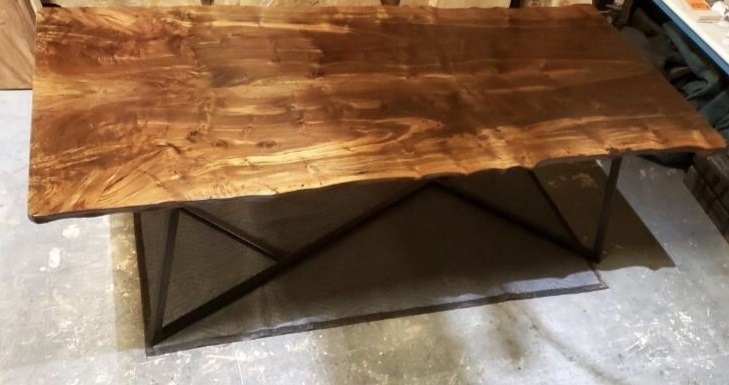 Parota Dining Table .png