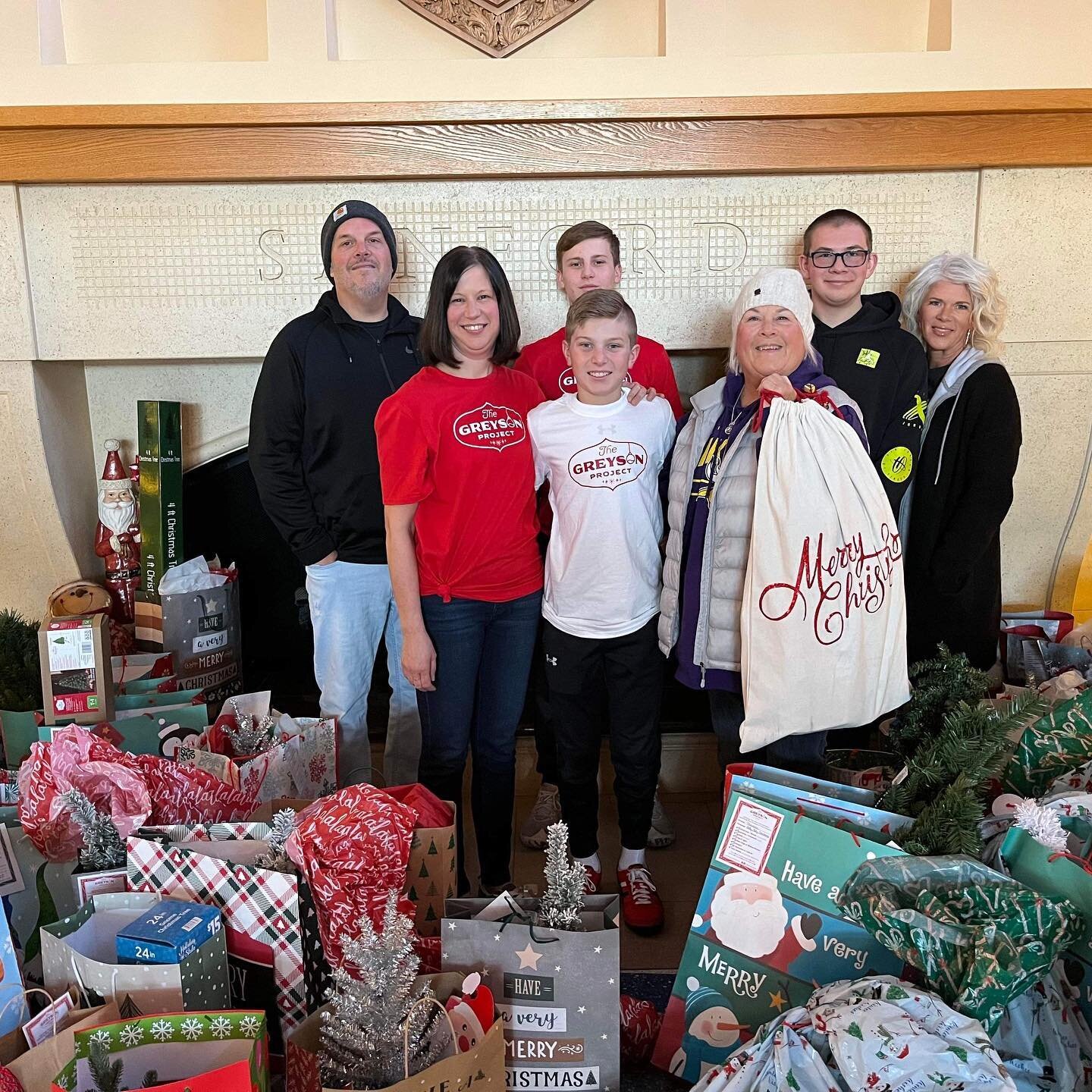 50 bags to Sanford Children&rsquo;s Hospital! 

#thegreysonproject #holidayspirit #holidaydecor